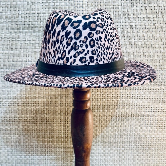 🌟2xHP🌟NWOT Animal Print Flannel Adjustable Wide Brim Fedora - Picture 2 of 12